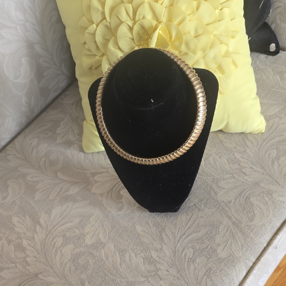 Elegant Gold-Toned Women's Necklace